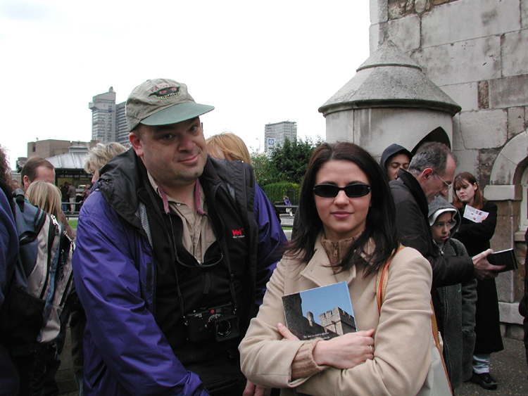 Bryan and Stacie at Tower of London.jpg 338.5K